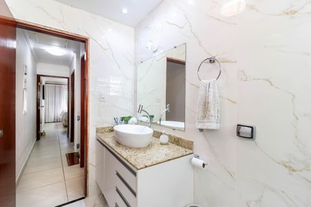 Casa à venda com 145m², 3 quartos e 2 vagas Casa à venda com 145m², 3 quartos e 2 vagasBanheiro