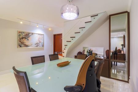 Casa à venda com 145m², 3 quartos e 2 vagas Casa à venda com 145m², 3 quartos e 2 vagasSala