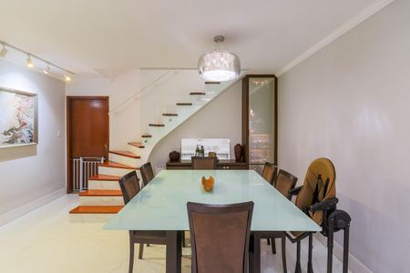 Casa à venda com 145m², 3 quartos e 2 vagas Casa à venda com 145m², 3 quartos e 2 vagasSala
