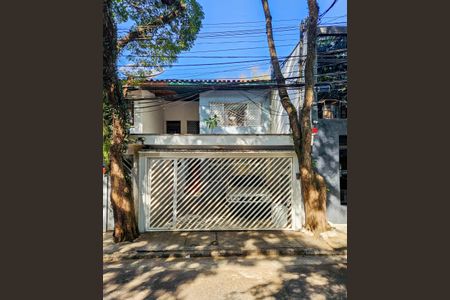 Casa à venda com 145m², 3 quartos e 2 vagas Casa à venda com 145m², 3 quartos e 2 vagasFachada