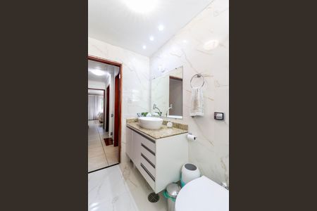 Casa à venda com 145m², 3 quartos e 2 vagas Casa à venda com 145m², 3 quartos e 2 vagasBanheiro