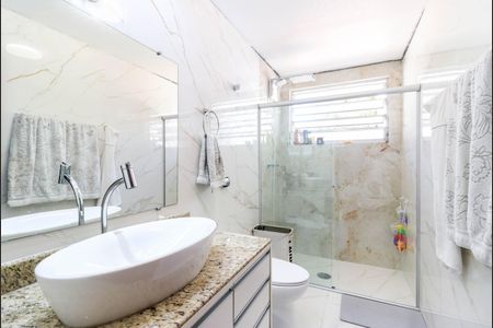 Casa à venda com 145m², 3 quartos e 2 vagas Casa à venda com 145m², 3 quartos e 2 vagasBanheiro