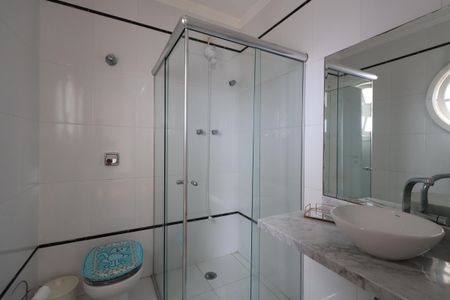 Casa à venda com 660m², 3 quartos e 6 vagasBanheiro da Suíte 1