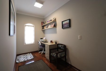 Casa à venda com 660m², 3 quartos e 6 vagasEscritório