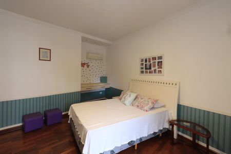 Casa à venda com 660m², 3 quartos e 6 vagasSuíte 2