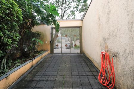 Casa à venda com 660m², 3 quartos e 6 vagasEntrada