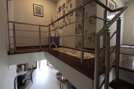 Casa à venda com 660m², 3 quartos e 6 vagasEscada