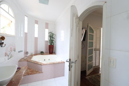 Casa à venda com 660m², 3 quartos e 6 vagasBanheiro da Suíte 3