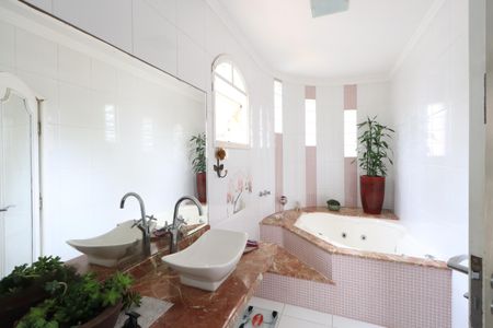 Casa à venda com 660m², 3 quartos e 6 vagasBanheiro da Suíte 3