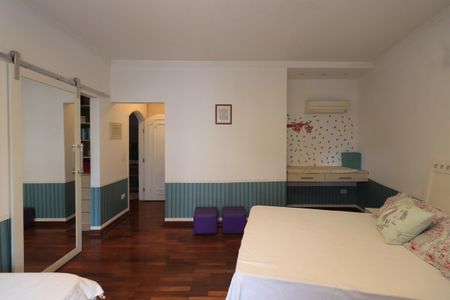 Casa à venda com 660m², 3 quartos e 6 vagasSuíte 2