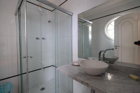 Casa à venda com 660m², 3 quartos e 6 vagasBanheiro da Suíte 1