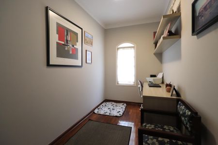 Casa à venda com 660m², 3 quartos e 6 vagasEscritório