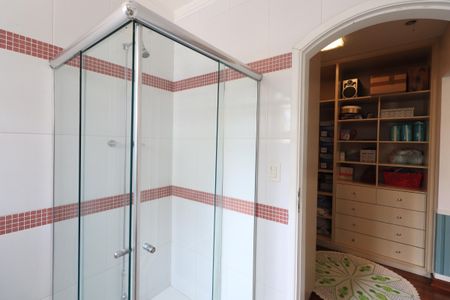 Casa à venda com 660m², 3 quartos e 6 vagasBanheiro da Suíte 2