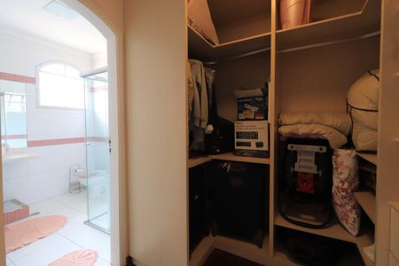 Casa à venda com 660m², 3 quartos e 6 vagasCloset da suíte 2