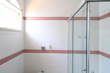 Casa à venda com 660m², 3 quartos e 6 vagasBanheiro da Suíte 2