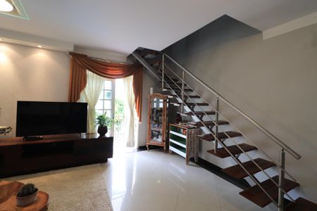 Casa à venda com 660m², 3 quartos e 6 vagasSala