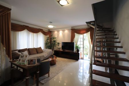 Casa à venda com 660m², 3 quartos e 6 vagasSala