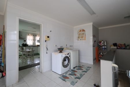 Casa à venda com 660m², 3 quartos e 6 vagasÁrea de Serviço