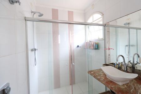 Casa à venda com 660m², 3 quartos e 6 vagasBanheiro da Suíte 3