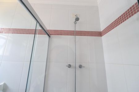 Casa à venda com 660m², 3 quartos e 6 vagasBanheiro da Suíte 2