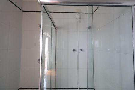 Casa à venda com 660m², 3 quartos e 6 vagasBanheiro da Suíte 1