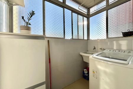 Apartamento à venda com 160m², 3 quartos e 1 vagaÁrea de Serviço