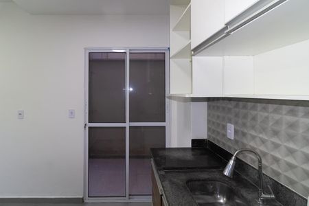 Cozinha de apartamento para alugar com 1 quarto, 35m² em Vila Ema, São Paulo