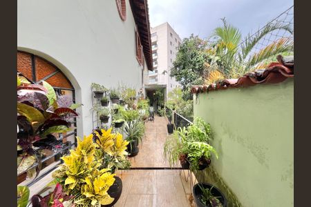 Casa à venda com 350m², 3 quartos e 6 vagas Casa à venda com 350m², 3 quartos e 6 vagasCorredor