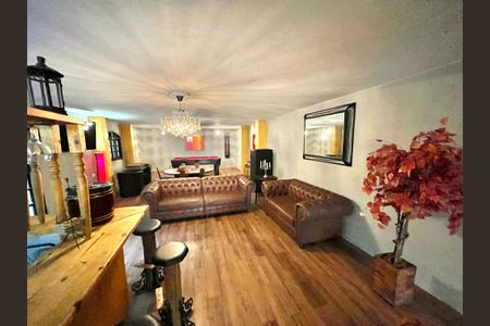 Casa à venda com 350m², 3 quartos e 6 vagas Casa à venda com 350m², 3 quartos e 6 vagasÁrea gourmet