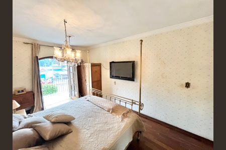 Casa à venda com 350m², 3 quartos e 6 vagas Casa à venda com 350m², 3 quartos e 6 vagasSuíte