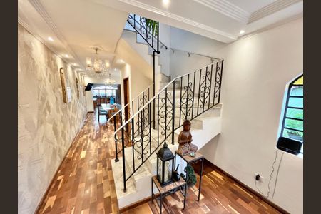 Casa à venda com 350m², 3 quartos e 6 vagas Casa à venda com 350m², 3 quartos e 6 vagasSala