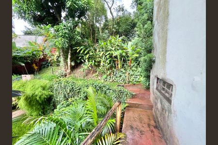 Casa à venda com 350m², 3 quartos e 6 vagas Casa à venda com 350m², 3 quartos e 6 vagasQuintal/Jardim