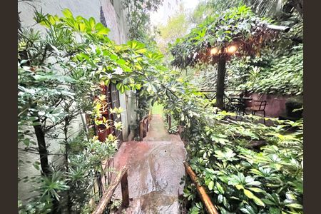 Casa à venda com 350m², 3 quartos e 6 vagas Casa à venda com 350m², 3 quartos e 6 vagasQuintal/Jardim