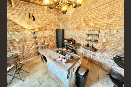 Casa à venda com 350m², 3 quartos e 6 vagas Casa à venda com 350m², 3 quartos e 6 vagasÁrea comum - Churrasqueira