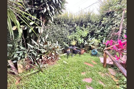 Casa à venda com 350m², 3 quartos e 6 vagas Casa à venda com 350m², 3 quartos e 6 vagasQuintal/Jardim