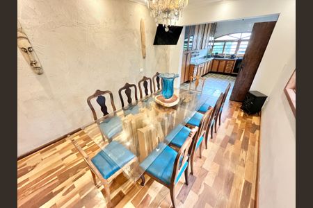 Casa à venda com 350m², 3 quartos e 6 vagas Casa à venda com 350m², 3 quartos e 6 vagasSala