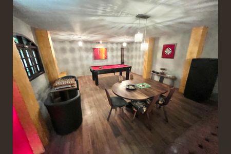 Casa à venda com 350m², 3 quartos e 6 vagas Casa à venda com 350m², 3 quartos e 6 vagasÁrea gourmet