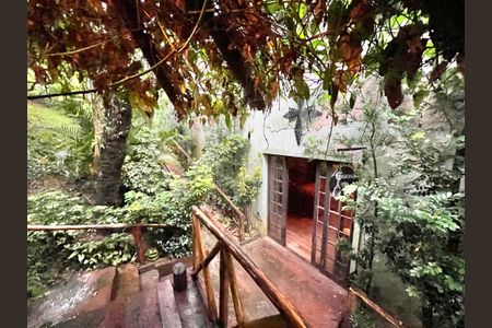 Casa à venda com 350m², 3 quartos e 6 vagas Casa à venda com 350m², 3 quartos e 6 vagasQuintal/Jardim