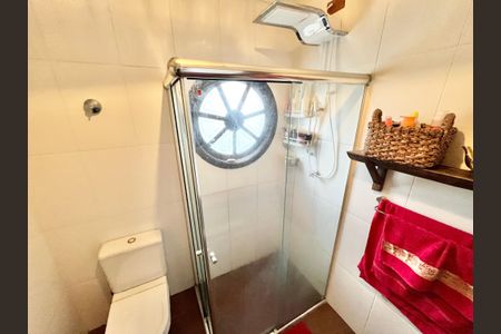 Casa à venda com 350m², 3 quartos e 6 vagas Casa à venda com 350m², 3 quartos e 6 vagasBanheiro Social