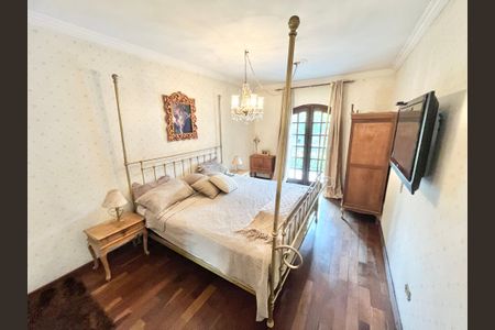 Casa à venda com 350m², 3 quartos e 6 vagas Casa à venda com 350m², 3 quartos e 6 vagasSuíte