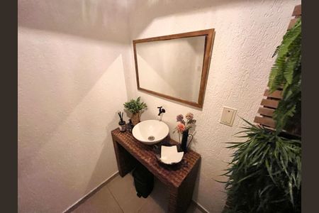 Casa à venda com 350m², 3 quartos e 6 vagas Casa à venda com 350m², 3 quartos e 6 vagasLavabo