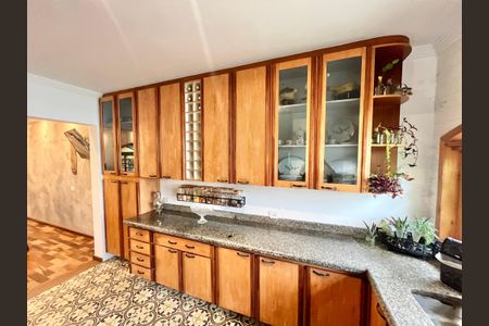 Casa à venda com 350m², 3 quartos e 6 vagas Casa à venda com 350m², 3 quartos e 6 vagasCozinha