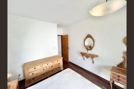 Casa à venda com 350m², 3 quartos e 6 vagas Casa à venda com 350m², 3 quartos e 6 vagasQuarto