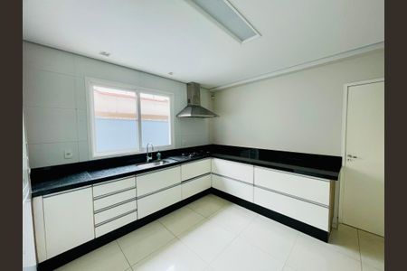 Casa para alugar com 226m², 3 quartos e 3 vagasCozinha