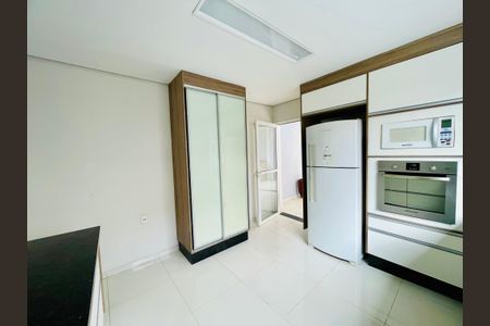 Casa para alugar com 226m², 3 quartos e 3 vagasCozinha