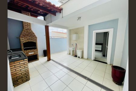 Casa para alugar com 226m², 3 quartos e 3 vagasQuintal