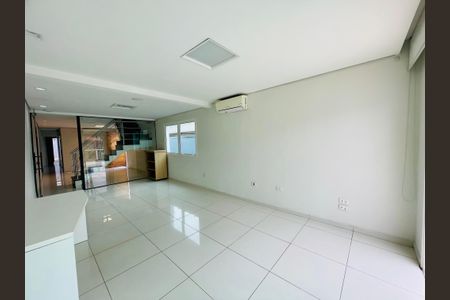 Casa para alugar com 226m², 3 quartos e 3 vagasSala