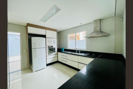 Casa para alugar com 226m², 3 quartos e 3 vagasCozinha