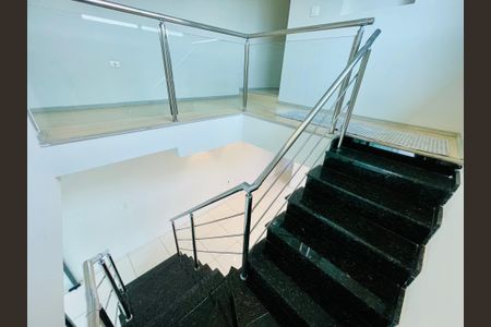 Casa para alugar com 226m², 3 quartos e 3 vagasEscada