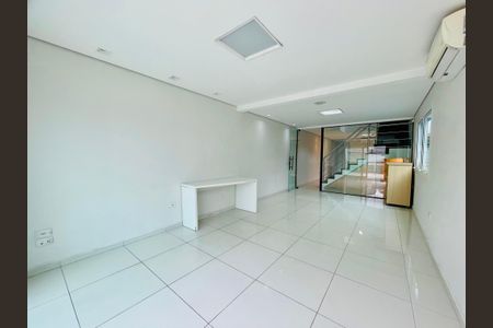 Casa para alugar com 226m², 3 quartos e 3 vagasSala